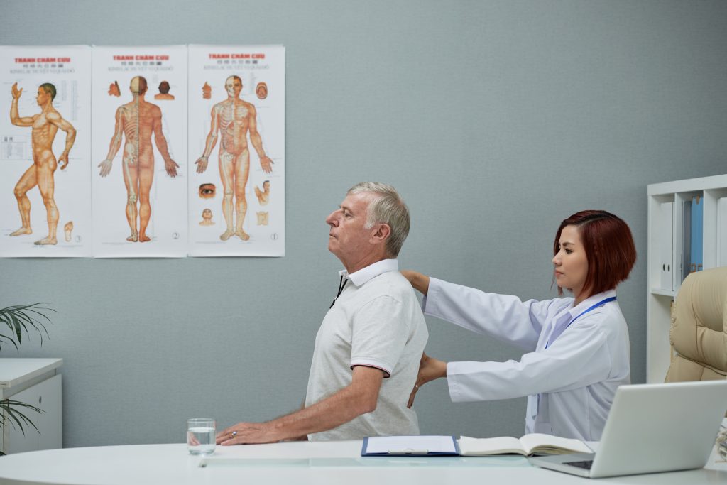 What Is a Chiropractor