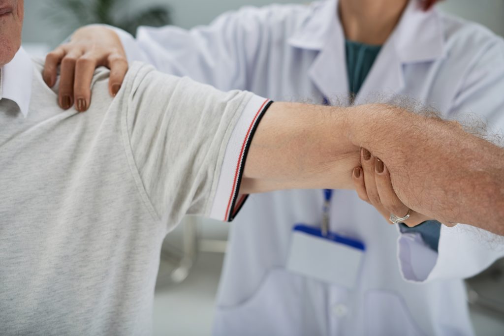can a chiropractor help my frozen shoulder