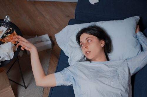 why does sleep paralysis happen